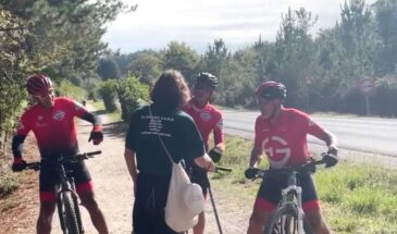 Grupo de ciclistas en camino a Compostela